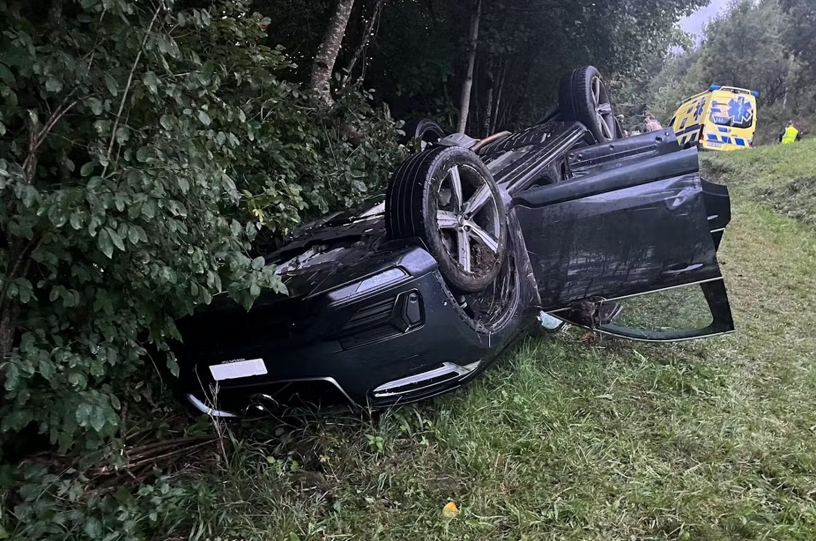 In Boltigen ereignete sich am Freitagabend eine Kollision zwischen zwei Autos. Eine Frau wurde dabei schwer verletzt. Fünf weitere Personen leicht verletzt.
