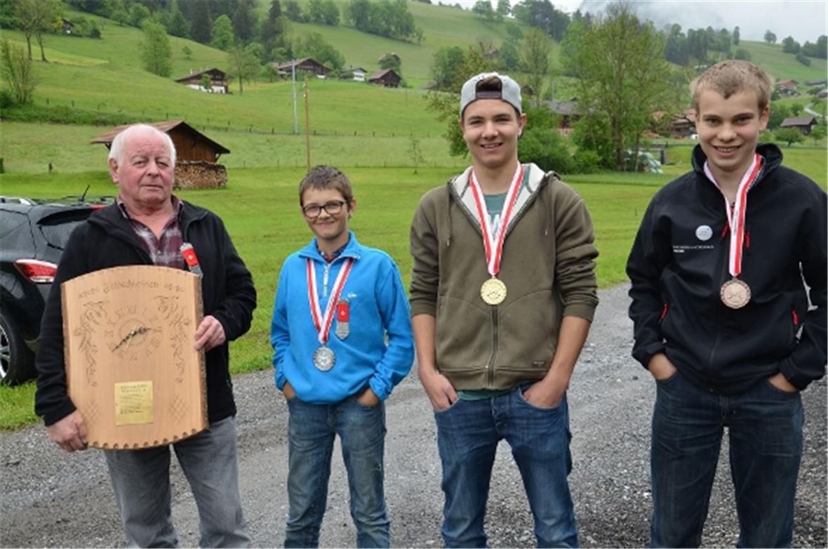 In Oberwil wurde Veteran Gottfried Seewer Tagessieger. Die drei Jungschützenmedaillen verdienten sich Patrick Heim, Silber, Fabian Ast, Gold und Thomas Rohrbach, Bronze.