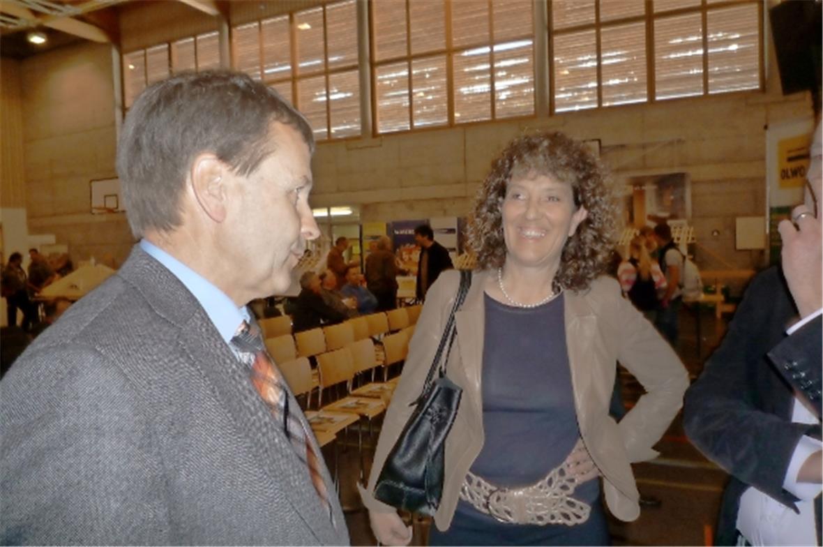 In Sachen Holzbau stehen Regierungsrätin Barbara Egger und Nationalrat Erich von Siebenthal auf der selben Seite.