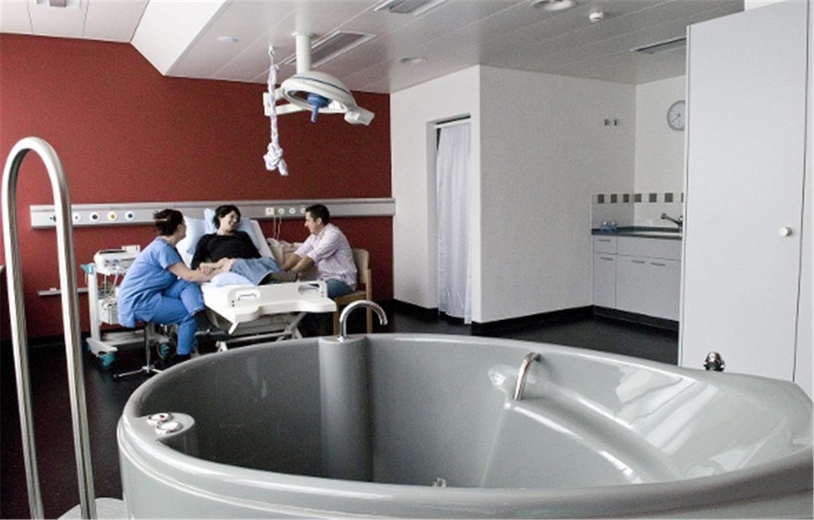 Geburtshilflicher Dienst startet am 1. April In Thun stehen den Schwangeren vier Zimmer für die Geburt zur Verfügung.
