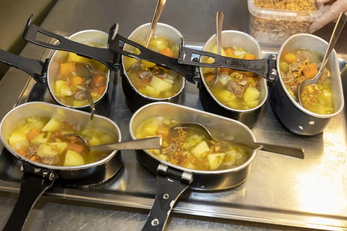 In den Deckeln der Kochgamellen, welche in der Schweizer Armee verwendet wurden,...