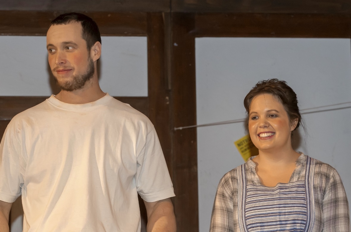 In den Hauptrollen Bäckermeister Theo Dreyfuess (Severin Küng) und Rosa Dreyfues...