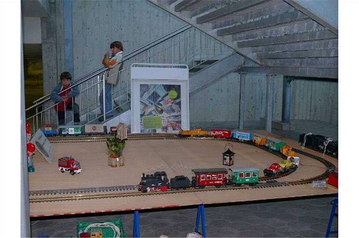 In der Bahnhofsunterführung wurde eine Modelleisenbahn aufgebaut.