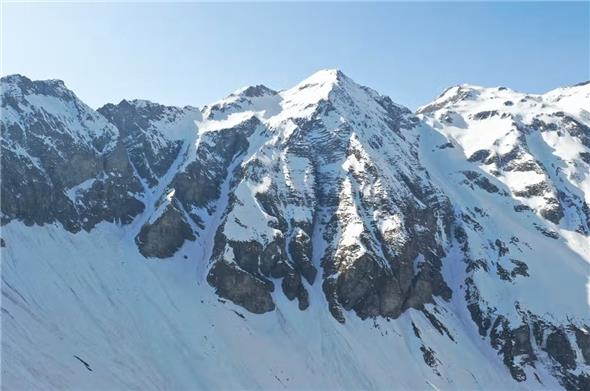 In der Gemeinde Diemtigen ist am Sonntagnachmittag ein Skitourengänger beim Abstieg verunfallt.