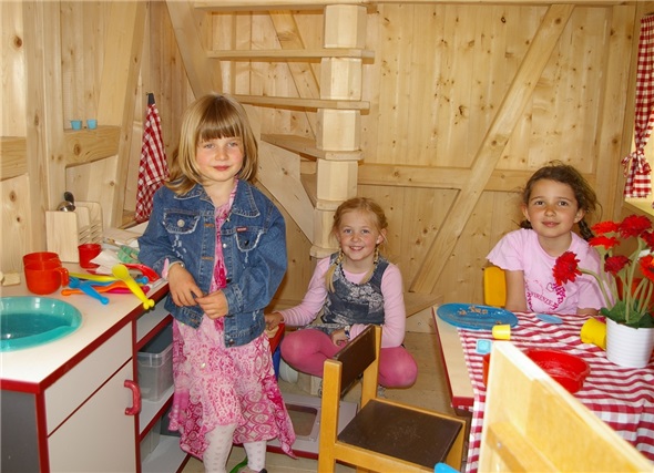 In der hellen Spielküche fühlt sich der Besucher willkommen.
