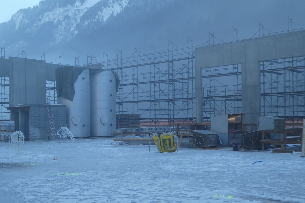 In diesem grossen Raum werden jährlich 30 Mill. Kilo Milch zu Käse verarbeitet w...