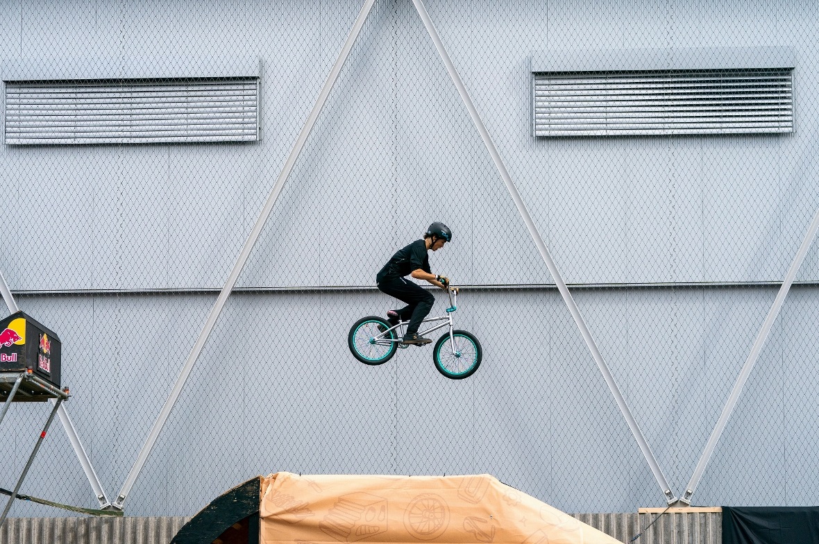 In luftige Höhen schwangen sich auch die Freestyle-Mountainbiker..