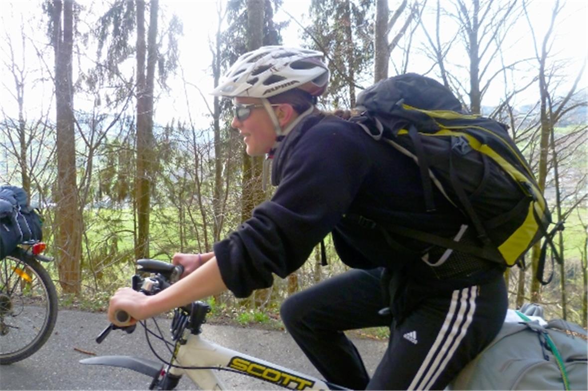 In vollem Einsatz am Berg (Selin Gempeler).