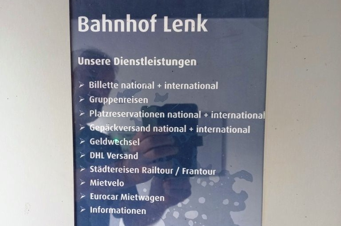 Infotafel an der Haltestelle Boden.