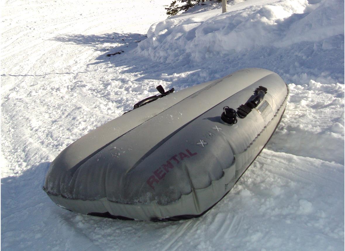 Innovation auf dem Leiterli: neue Airboard-Piste mit herrlichen S-Kurven über die Agematte. Plaine Morte und Langermatte schauen neidisch zur Agematte hinüber.