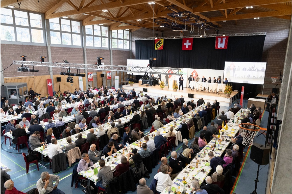 Insgesamt nahmen 360 Delegierte und knapp 100 Gäste an der Versammlung teil, ein...
