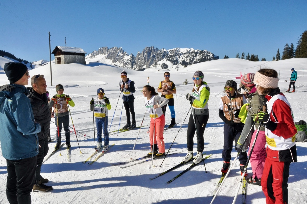 Instruktion vor dem Langlaufrennen.
