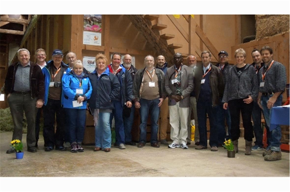 Internationale Kongressteilnehmer treffen im Fermeltal auf Mutterkuhzüchter: Sam...