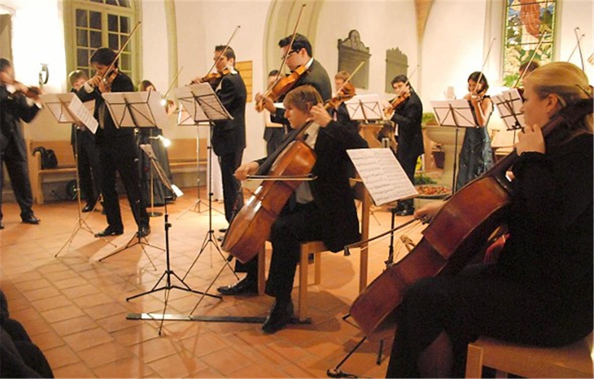 Introduction und Allegro mit rasanter Fuge für Streichorchester und Streichquartett, Solisten: David Gueran und Andrei Stanciu Violinen, Luis Damian Ortiz Garcia, Viola, Greg Tuske, Violoncello