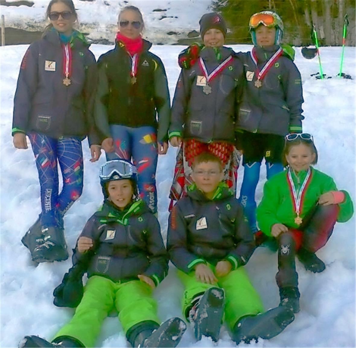 Irina Siegenthaler, Dunja Imobersteg, Franjo von Allmen, Kimi Kammer, Mario Imobersteg, Luana Siegenthaler, Samira Schäfer. Es fehlen Angelo Zmoos und Marc Gobeli.