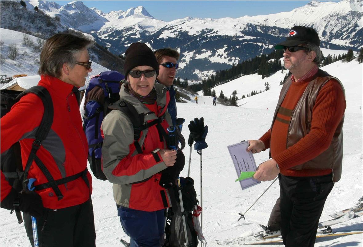 «Ist ihre Patrouille auch komplett?» Die Kontrollposten sind eine der wichtigsten Sicherheitsvorkehrungen mit fast 500 Läuferinnen und Läufer im Gebirge.