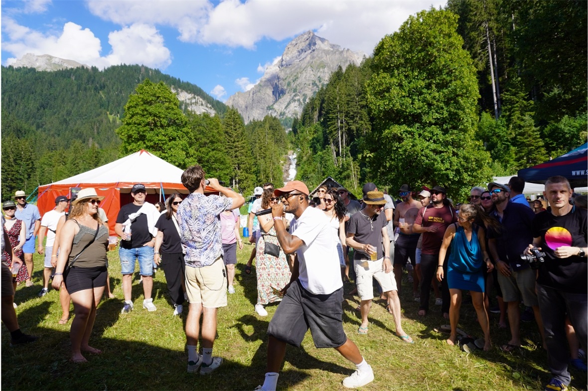 JJ, Malick und Kali, zusammen Opération Zéro aus Bern mischten sich auch gleich ...