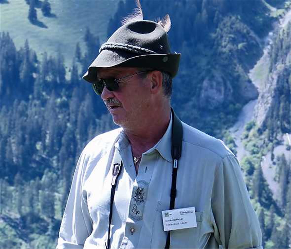 Jäger und Gemeinderat Bernhard Meyer, kundiger Referent anlässlich der Führung am Europäischen Tag der Pärke