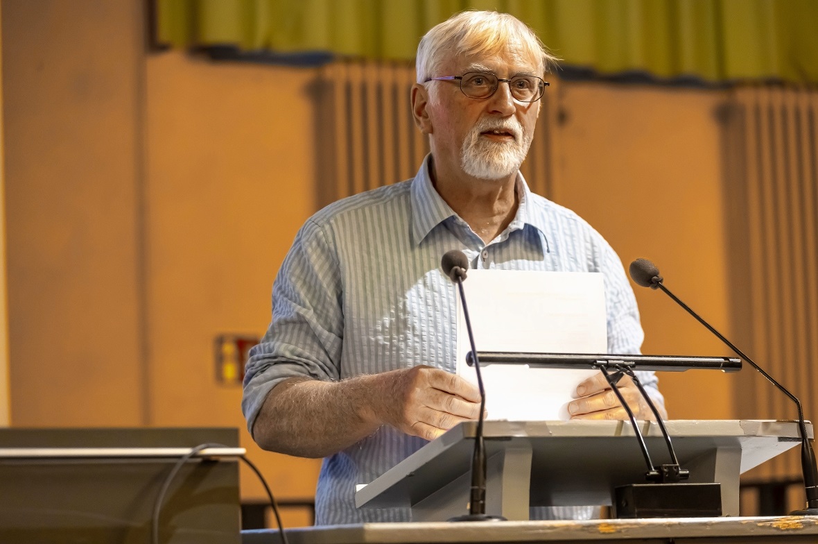 Jakob Rösti der Finanzminister, stellte die Rechnung und das Budget vor.