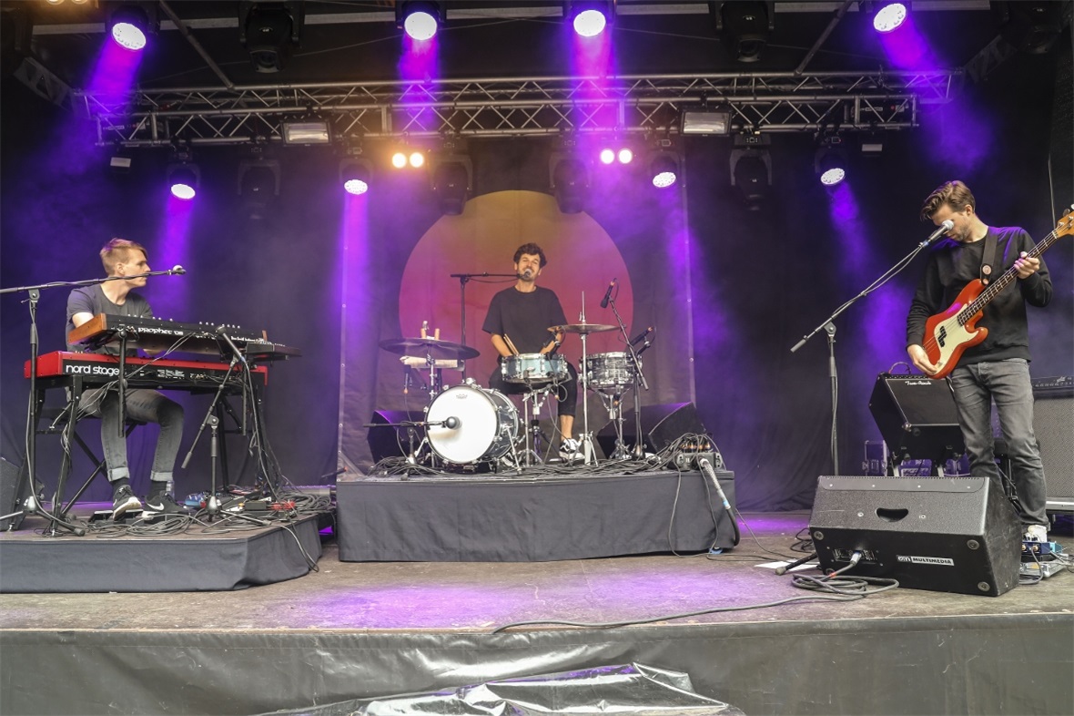 James Gruntz begeisterte mit seinem Trio am Mittsommer Festival 2019.