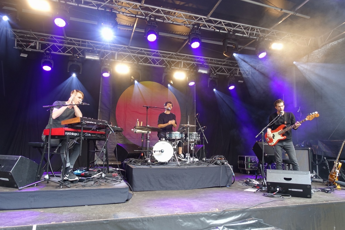 James Gruntz begeisterte mit seinem Trio am Mittsommer Festival 2019.