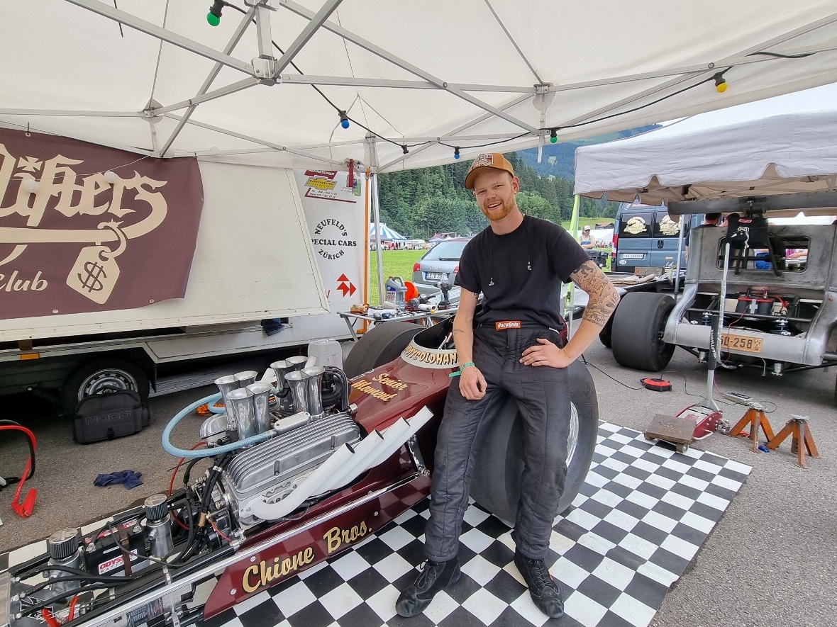 James Rechsteiner erklärte, wie ein Dragstermotor funktioniert.