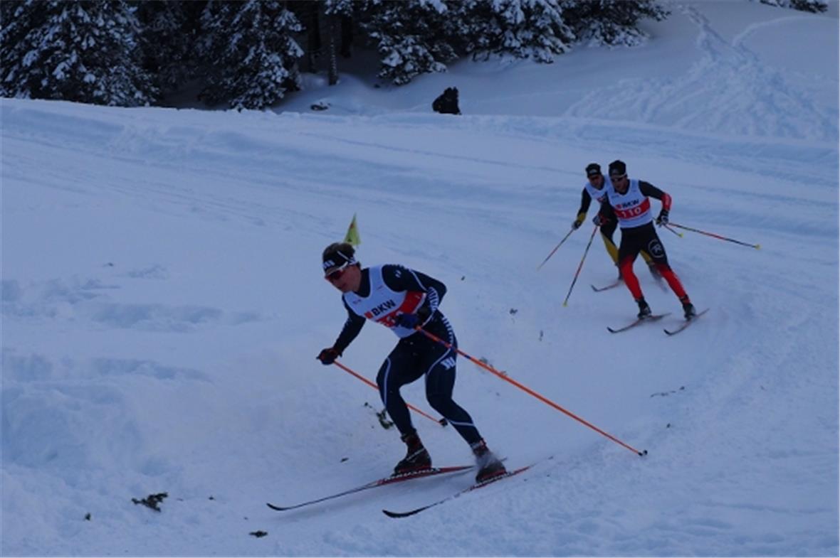Janis  Lindegger (vorn) wird von den Gebrüdern Hammer eingeholt. Simon ist direk...
