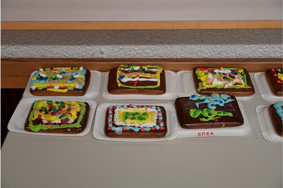 Jedes Kind durfte einen Lebkuchen verzieren.