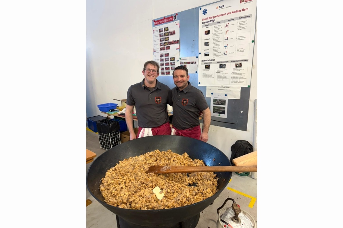 Jerome Hauswirth und Klaus Müllener verwöhnen mit ihrer überdimensionalen Spätzl...