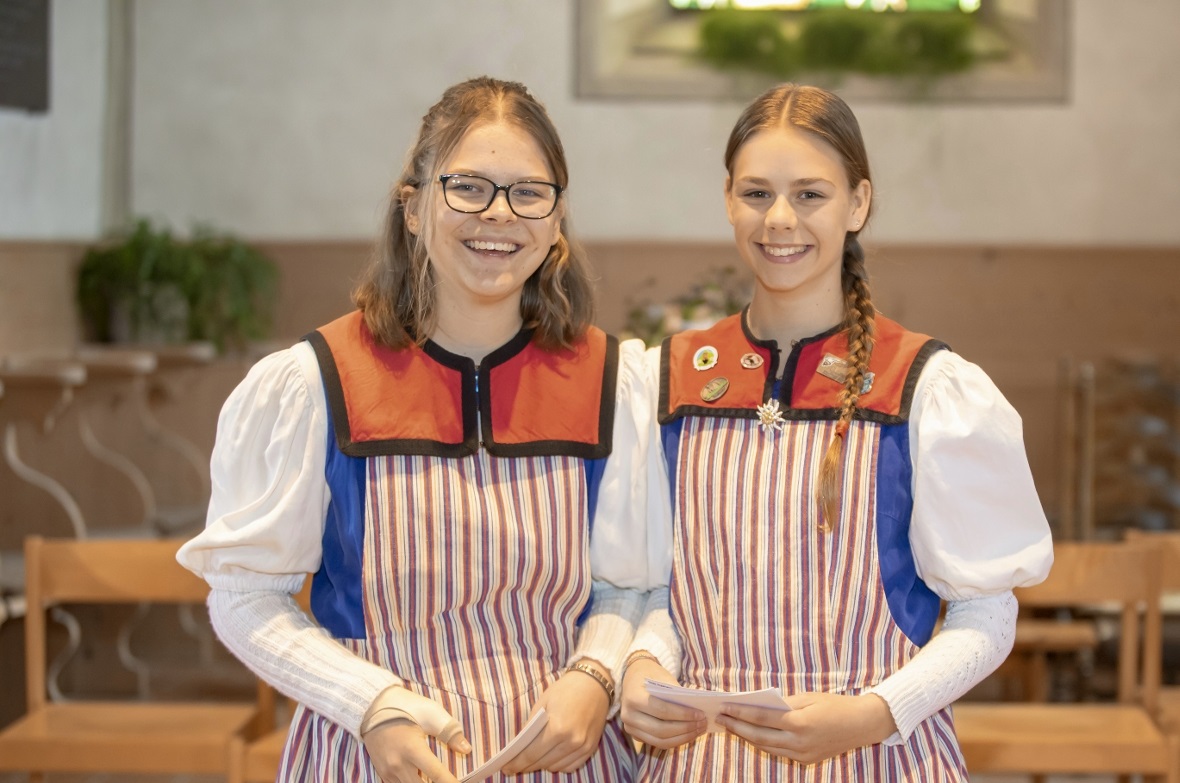 Jessica Thürler und Selina Zosso führten durch den Vormittag.