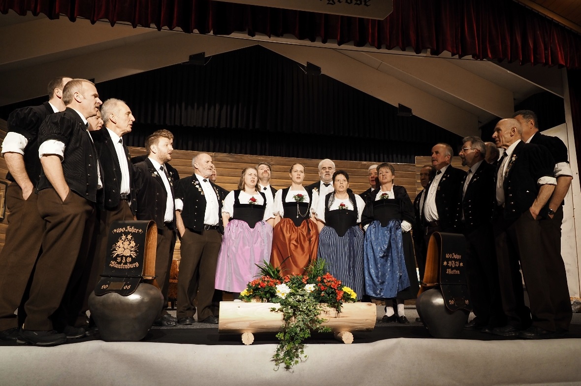 Jodlerklub Bärgrose gefiel am Konzert und Theater mit seinen Vorträgen und wurde...