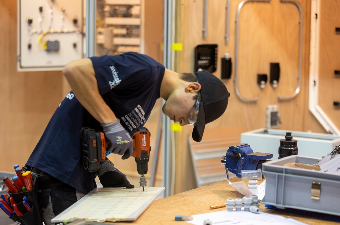 Joel Kuhnen, Elektroinstallateur EFZ, St. Stephan