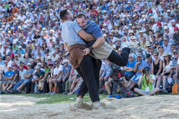 Joel Wicki aus Sörenberg stellte im Schlussgang des Brünig-Schwingets gegen Schwingerkönig Kilian Wenger aus Horboden.