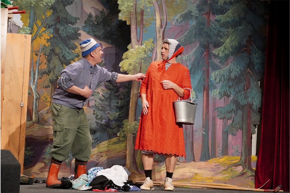 Joggeli glaubt, Mareili besuche ihn aus dem Jenseits.