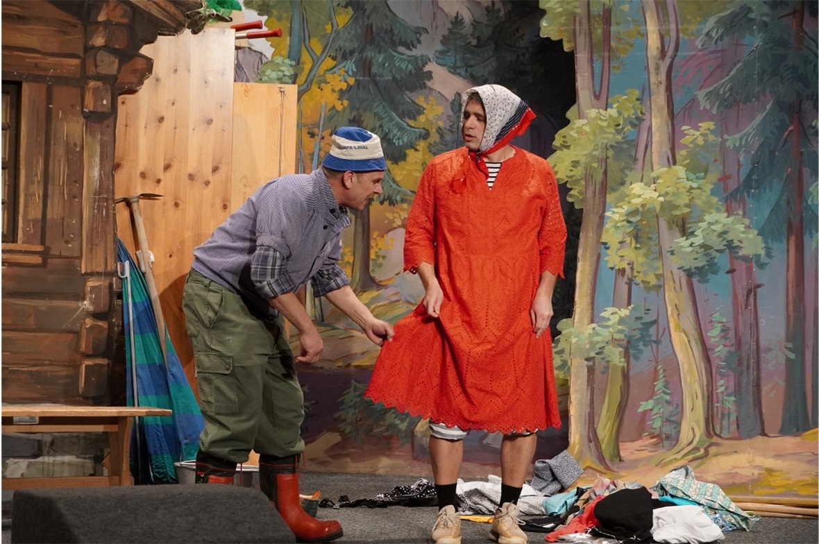 Joggeli glaubt, Mareili besuche ihn aus dem Jenseits.