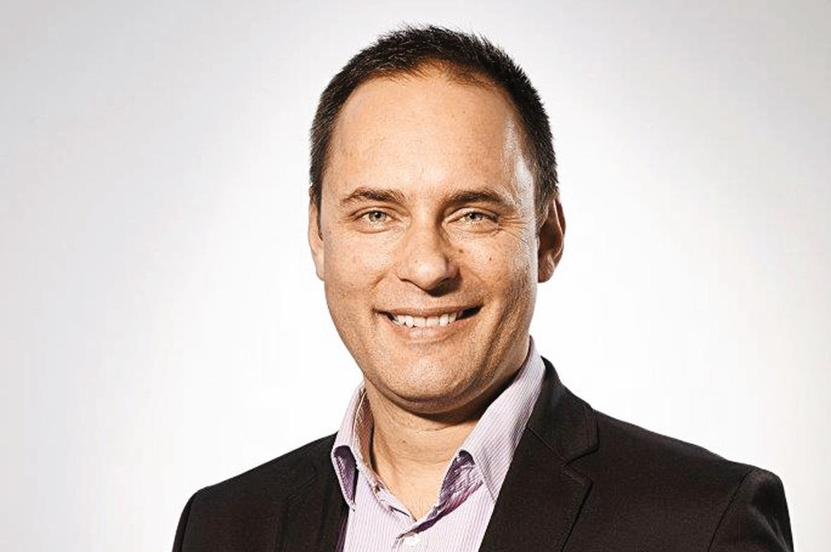 John Hänni hat sein neues Album mit drei neuen und den beliebtesten Liedern der letzten 25 Jahre herausgegeben.