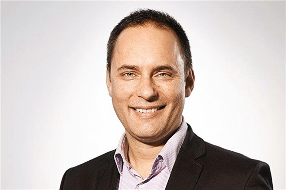 John Hänni hat sein neues Album mit drei neuen und den beliebtesten Liedern der letzten 25 Jahre herausgegeben.