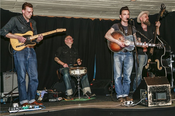 Johnny Trouble spielte mit seiner Band am Stephanstag im «Hangar the Club» auf.