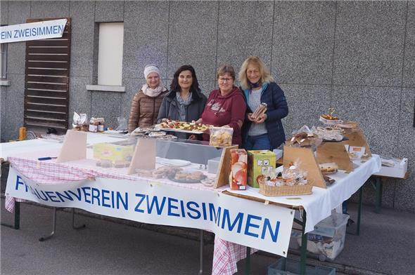 Jolanda Fähndrich, Andrea Willener, Ursula Regamey und Doris Wälti vom Frauenverein Zweisimmen waren schon früh am Morgen zur Stelle, um die feinen Sachen von süss bis salzig zu verkaufen.