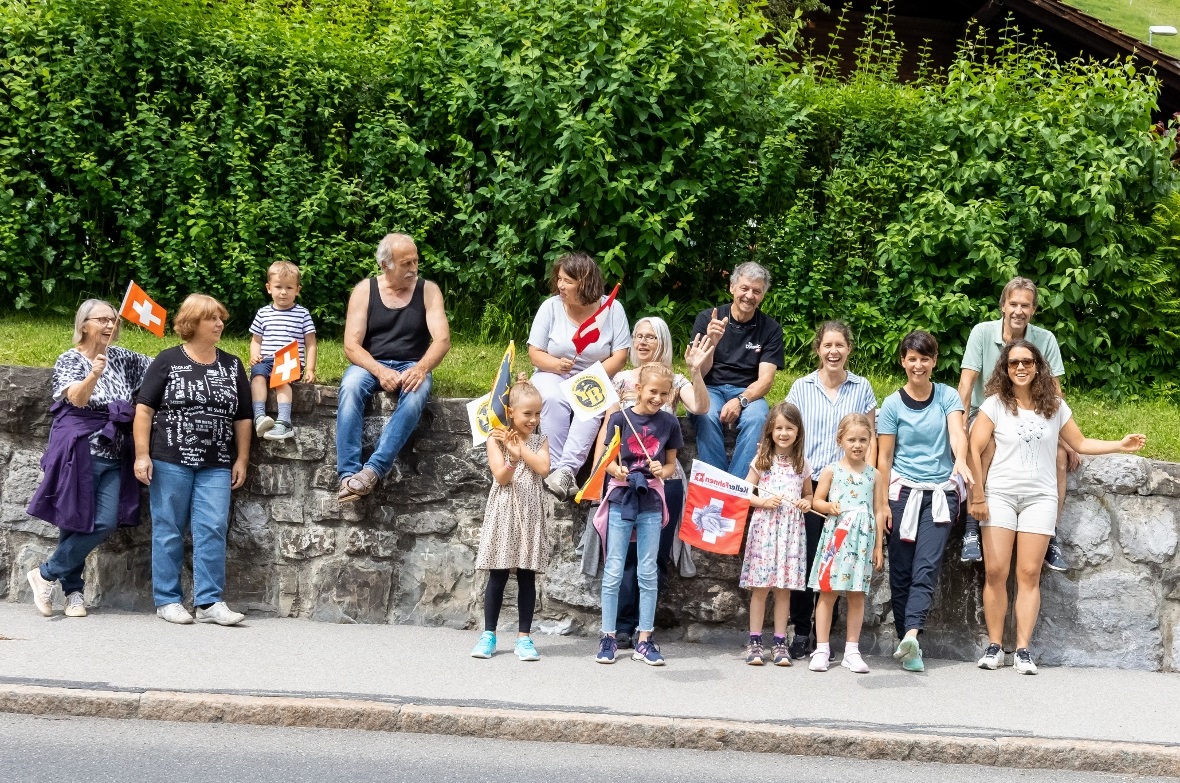 Jubel und Freude über die Tour de Suisse im Simmental, zeigte dieses Grossaufgeb...