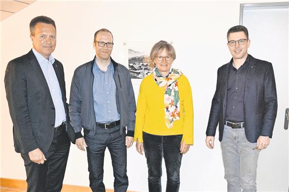 Jürg von Allmen und Joe Bürki (von links) wurden verabschiedet. Eliane Behrend übernimmt im Vorstand das Ressort Marketing, Philipp Reber das Präsidium.