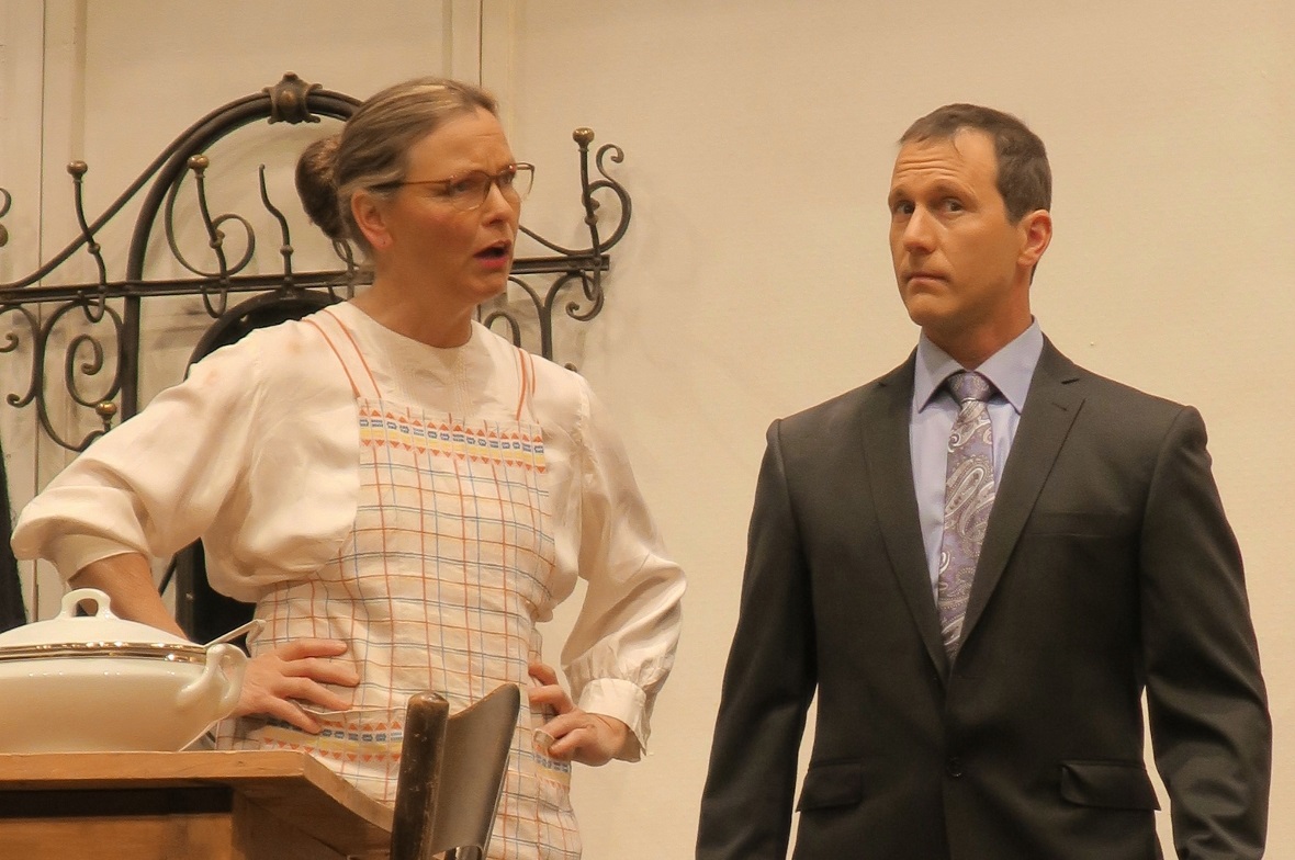 Julia (Arma Schmid) ist ganz erstaunt – ob wem denn eigentlich?