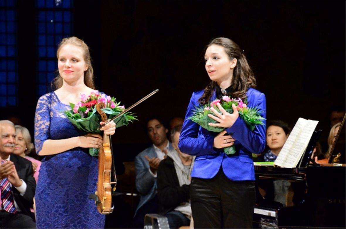 Julia Fischer (Violine) und Yulianna Avdeeva (Klavier) erfreuten mit dem Festival-Motto getreu mit intimen, luftigem Spiel und klaren Linien.