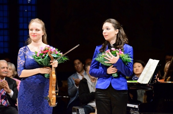 Julia Fischer (Violine) und Yulianna Avdeeva (Klavier) erfreuten mit dem Festival-Motto getreu mit intimen, luftigem Spiel und klaren Linien.