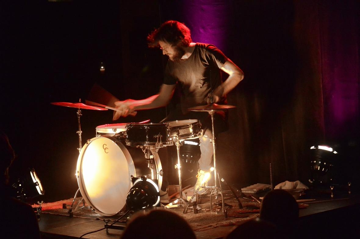 Julian Sartorius begeisterte mit hoch konzentriert dargebotenen Improvisationen.