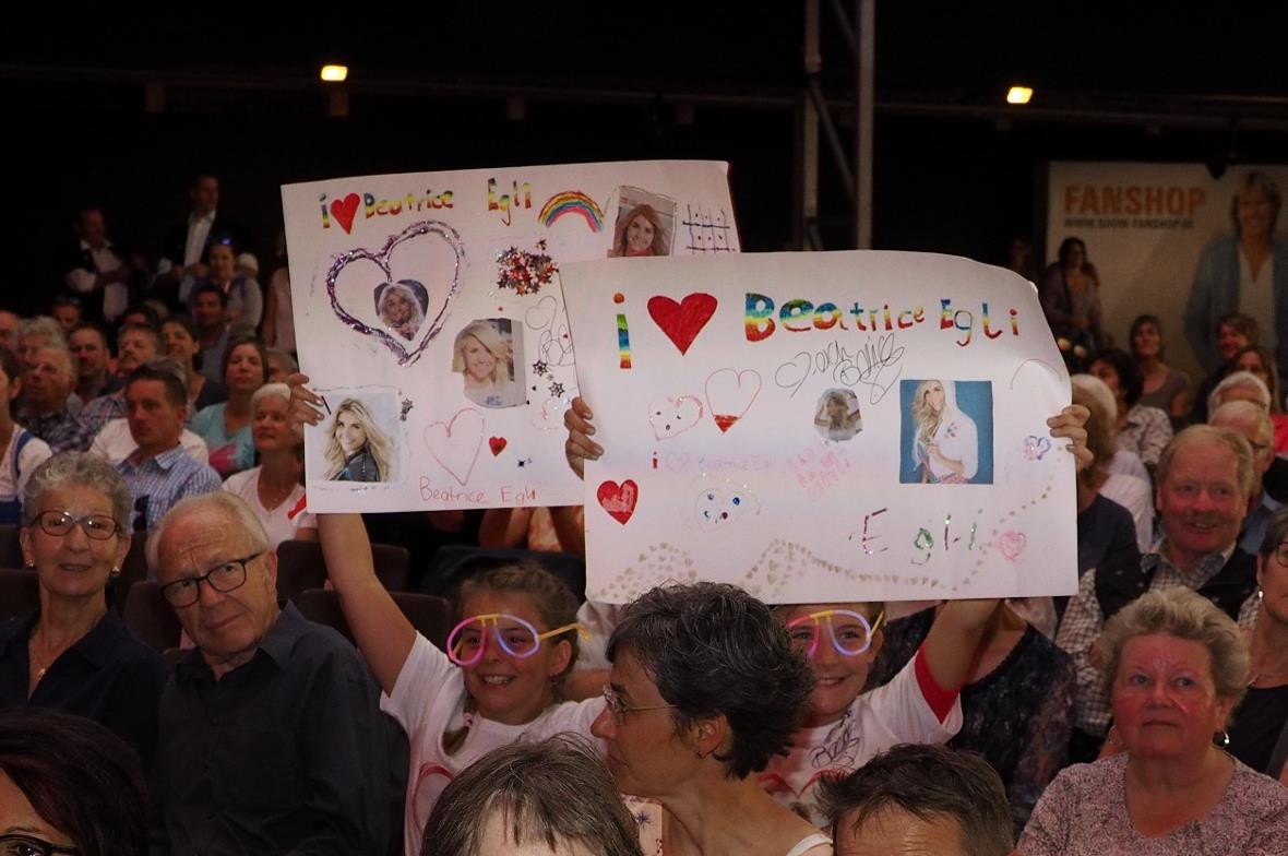 Junge Fans von Beatrice Eggli.
