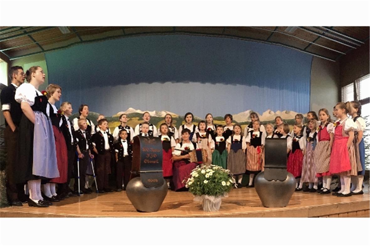 Jungjodler «Wyssi Burg» begeisterten bei ihrem Auftritt am Jodlerkonzert