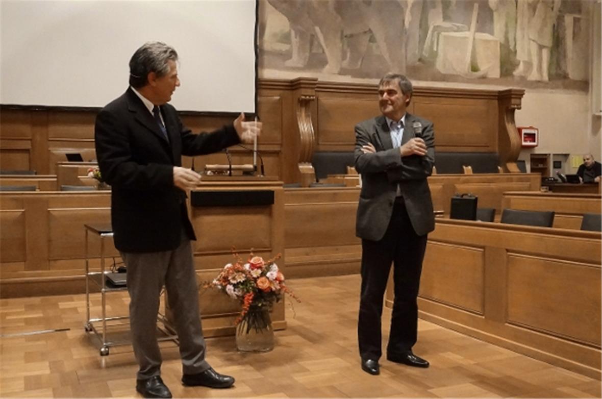 Juskila-Urgestein Housi Bigler wurde von Bernhard Schär im Grossratssaal treffen...