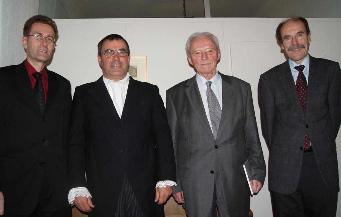 Schluss mit der Bezirksverwaltung auf Schloss Blankenburg Justizdirektor Christoph Neuhaus mit den letzten drei Regierungsvertretern auf Schloss Blankenburg, «Oberamtmann» Erwin Walker, «Kastlan» Martin Krebs und «Tschachtlan» Hans-Ueli Gammeter.