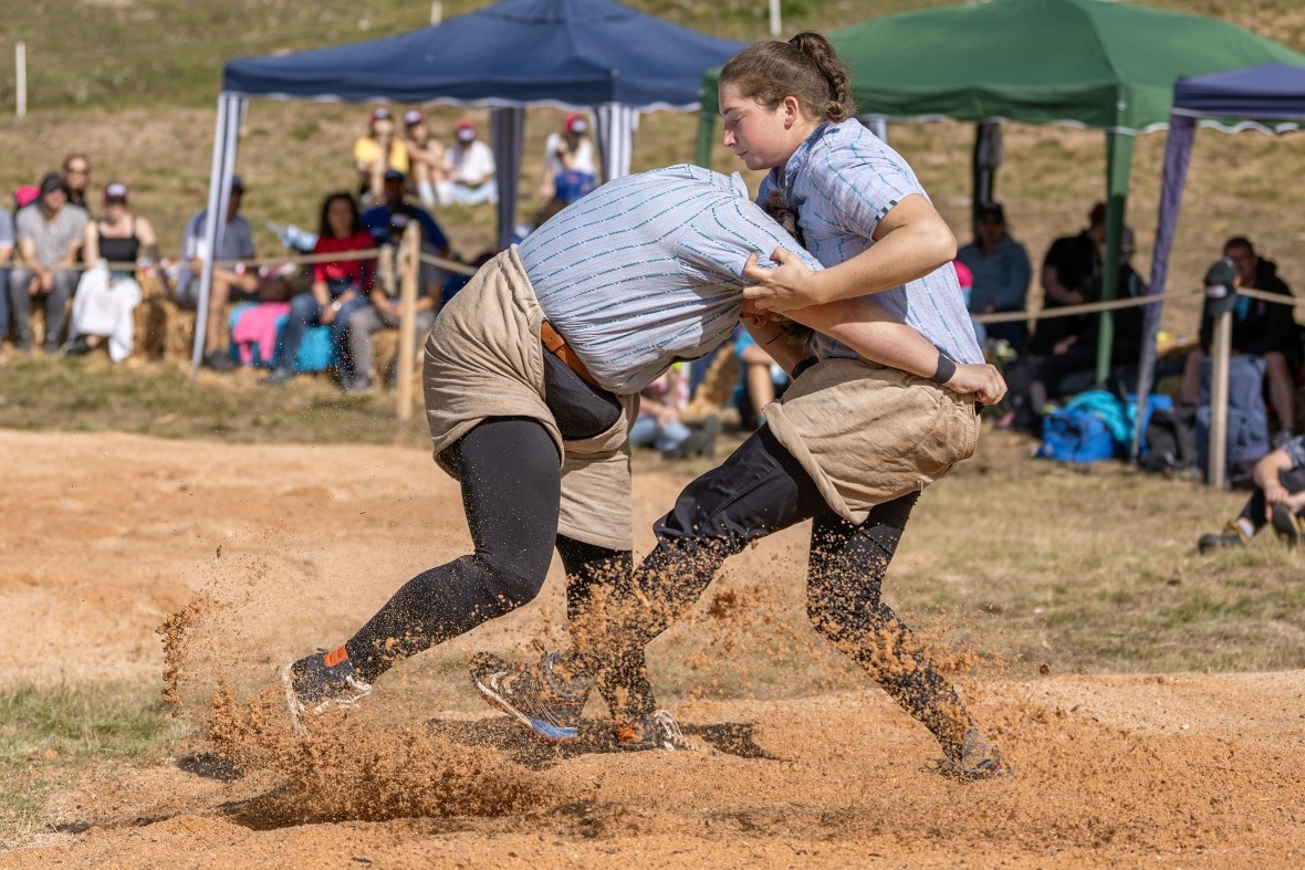 Kampfszene im Schlussgang zwischen Melissa Klossner (rechts) und Angela Riesen.